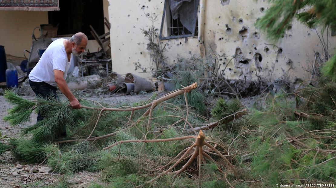 Thousands of people have fled the border region with Israel — this private house was shelled by Israeli troops on Monday.Image: picture alliance / ASSOCIATED PRESS