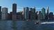 Die Skyline New Yorks vom Wasser aus gesehen Die Skyline New Yorks vom Wasser aus gesehen