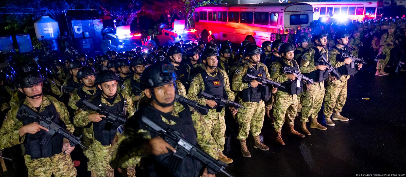 Nuevos cercos policiales en El Salvador contra las pandillas – DW –  11/10/2023