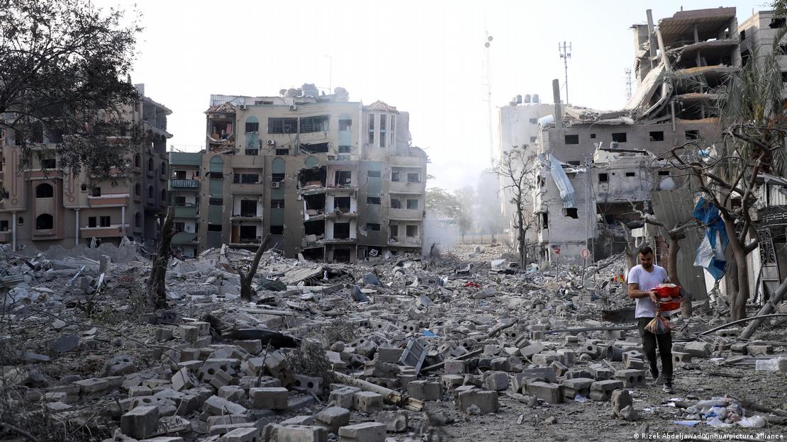 Βομβαρδισμένα κτήρια στη Γάζα
