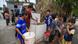 Niños recogiendo agua en la Franja de Gaza (Imagen de Archivo, 10.10.2023) Niños recogiendo agua en la Franja de Gaza (Imagen de Archivo, 10.10.2023)