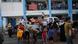Foto de personas que llegan a un refugio administrado por UNRWA. Foto de personas que llegan a un refugio administrado por UNRWA.