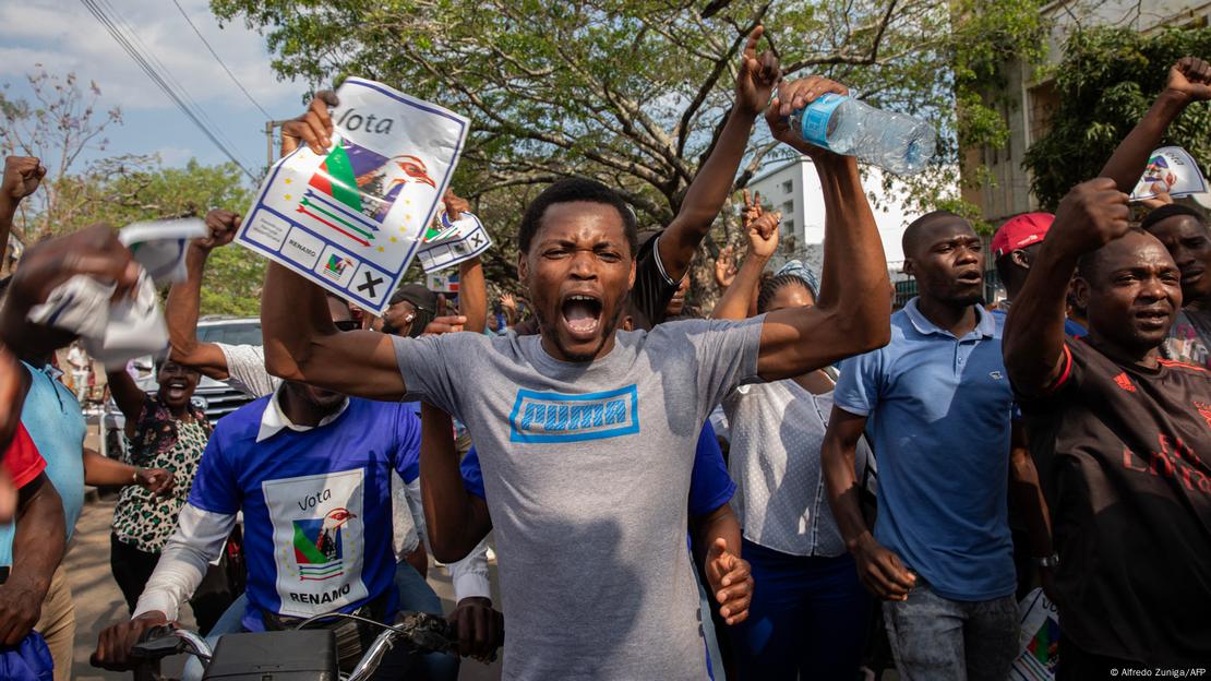 Supporters of the Mozambican opposition party Renamo celebrating what they believe to be their party's victory in the capital, Maputo. 