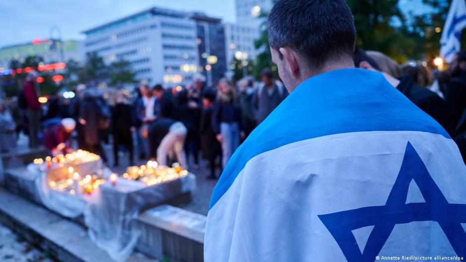 After Hamas attacks, cultural scene stayed silent on Israel – DW – 10/16/2023 - Vimarsana News