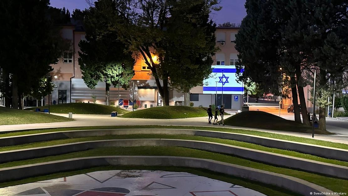Në Mostar solidarizohen e Izraelin - Flamuri izraelit në Mostar