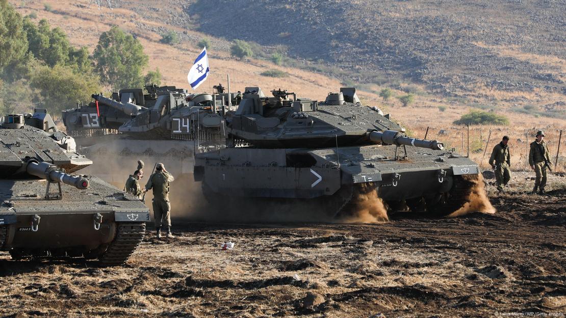 Israelische Panzer bringen sich an der Grenze zum Libanon in Position