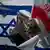 پاره کردن پرچم اسرائیل توسط یک بسیجی
