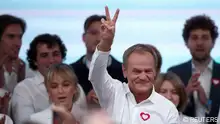 Donald Tusk, leader of the largest opposition grouping Civic Coalition (KO), gestures after the exit poll results are announced in Warsaw, Poland, October 15, 2023. REUTERS/Kacper Pempel
TPX IMAGES OF THE DAY 