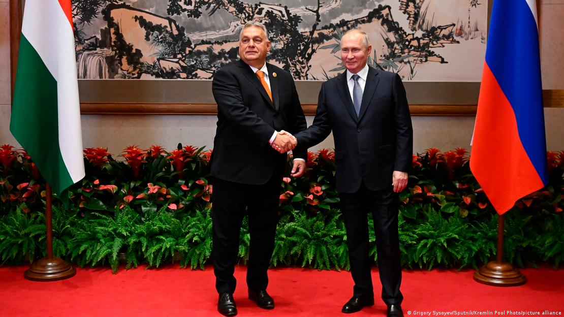 El primer ministro húngaro Orban (izquierda) y el gobernante ruso Putin (octubre de 2023). El primer ministro húngaro Orban (izquierda) y el gobernante ruso Putin (octubre de 2023).