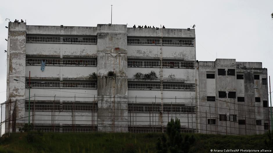 Venezuela: excarcelan a tres militares acusados de "traición a la patria"