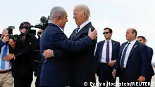 18.10.2023 *** U.S. President Joe Biden is welcomed by Israeli Prime Minster Benjamin Netanyahu, as he visits Israel amid the ongoing conflict between Israel and Hamas, in Tel Aviv, Israel, October 18, 2023. REUTERS/Evelyn Hockstein ..