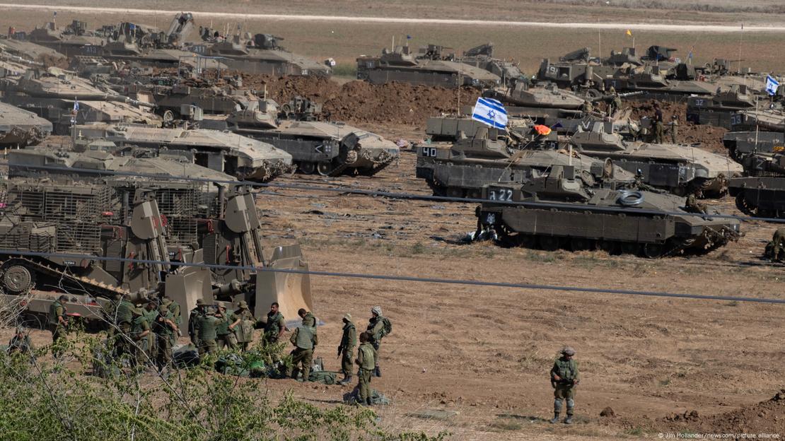 Përgatitje për ofensivë tokësore? Trupa izraelite dhe tanke në kufi me Rripin e Gazës