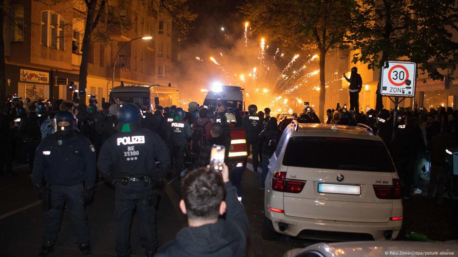 Policija na zabranjenim pro-palstienskim demonstracijama u Berlinu, 18.10.2023.
