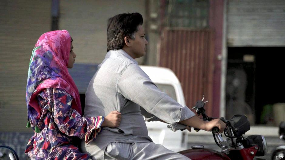 Motherhood – DW – 04/17/2023