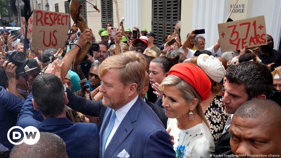Demonstranten vallen Nederlandse koninklijke familie aan in het slavenmuseum in Kaapstad – DW – 20/10/2023