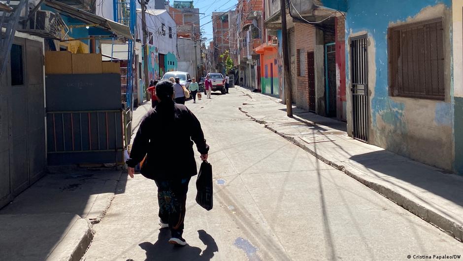 Argentina tries to bridge Latin America's digital gap DW 09/12/2023