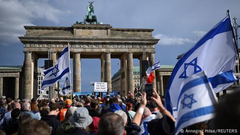 Centenas de pessoas fazem ato no Rio de Janeiro em defesa de Israel