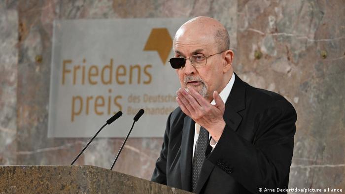 Salman Rushdie recebeu o Prêmio da Paz do Comércio Livreiro Alemão