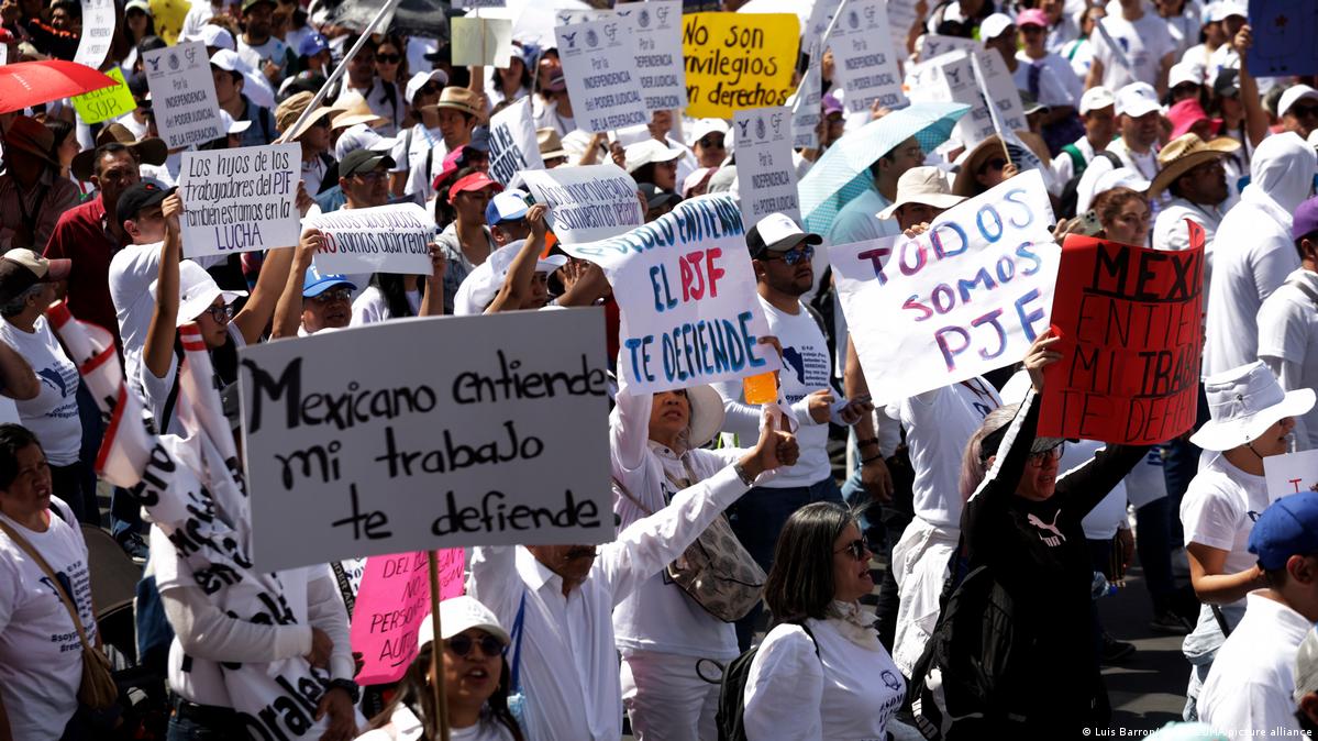 Poder Judicial de México protesta contra recortes de AMLO