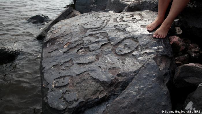 Seca revelou gravuras rupestres em rios da Amazônia
