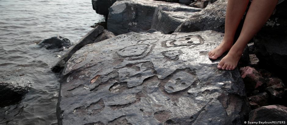 Seca revelou gravuras rupestres em rios da Amazônia