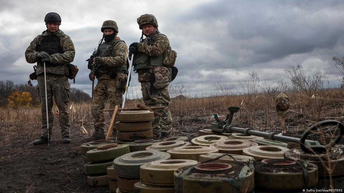 Ukrajinski vojnici uklanjaju minska polja kod Harkova