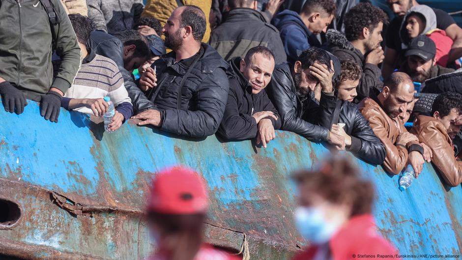 إعادة ألمانيا لمهاجرين إلى اليونان يعكر صفو العلاقات بين البلدين