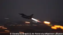 ARCHIV 12.08.2015+++ In this image provided by the U.S. Air Force, an F-16 Fighting Falcon takes off from Incirlik Air Base, Turkey, as the U.S. on Wednesday, Aug. 12, 2015, launched its first airstrikes by Turkey-based F-16 fighter jets against Islamic State targets in Syria, marking a limited escalation of a yearlong air campaign that critics have called excessively cautious. (Krystal Ardrey/U.S. Air Force via AP))