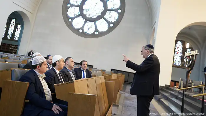 وفد الجمعيات الإسلامية في زيارته للكنيس في كولونيا