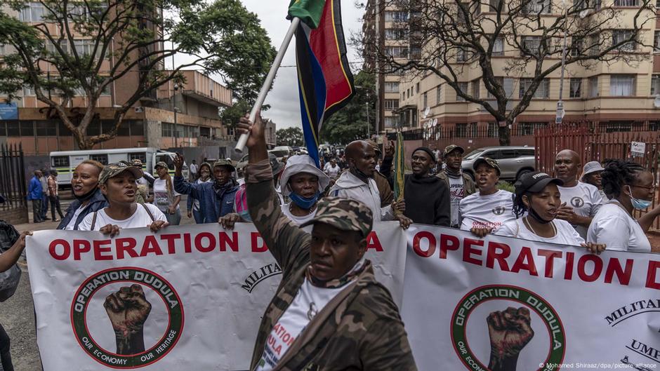 South Africa: 'Operation Dudula' hunts down illegal migrants DW 10/06/2025