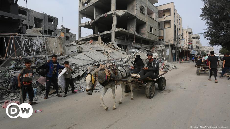 Gaza: Emergency responders struggle as supplies run low – DW – 10/28/2023