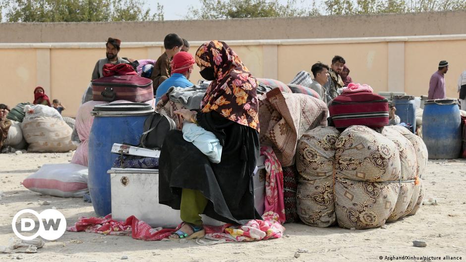 Афганцы массово покидают Пакистан до истечения срока депортации — DW — 28.10.2023