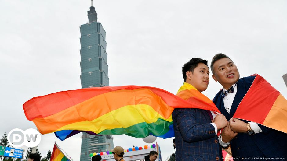 How China-Taiwan same-sex marriages get caught in politics