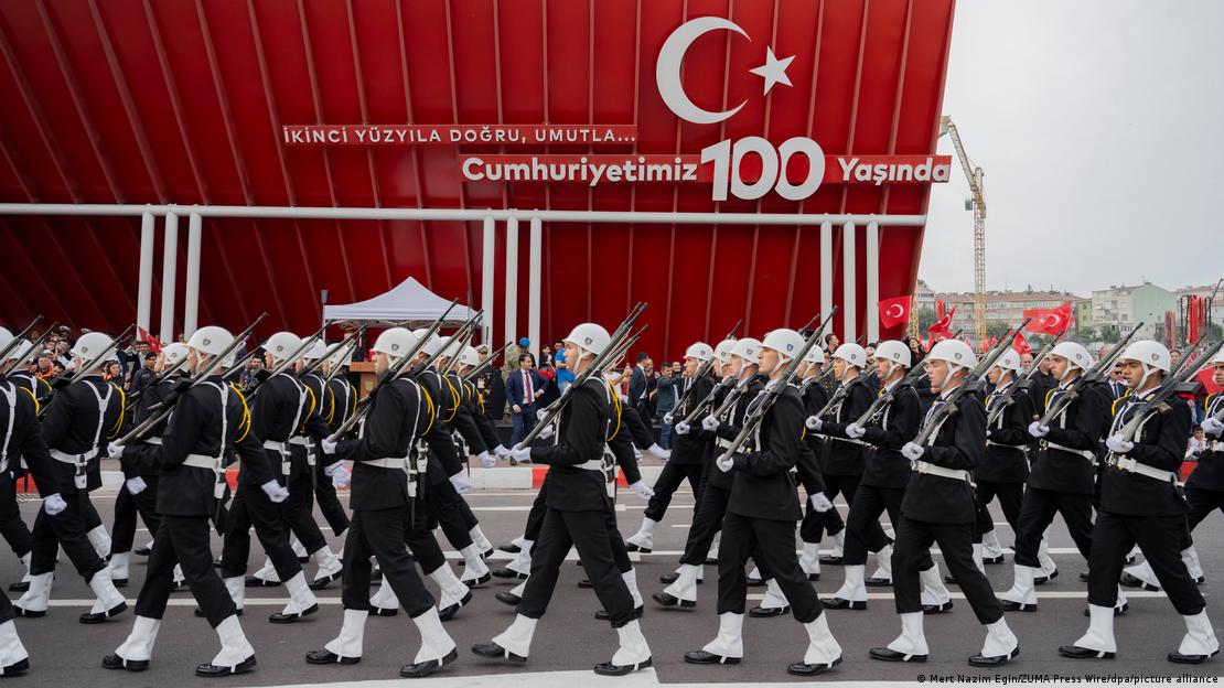 Военен парад по случай 100-годишнината от основаването на Турската република