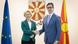 Presidentja e Komisionit Evropian, Ursula von der Leyen shtrëngon duart me presidentin e Maqedonisë së Veriut, Stevo Pendarovski Presidentja e Komisionit Evropian, Ursula von der Leyen shtrëngon duart me presidentin e Maqedonisë së Veriut, Stevo Pendarovski