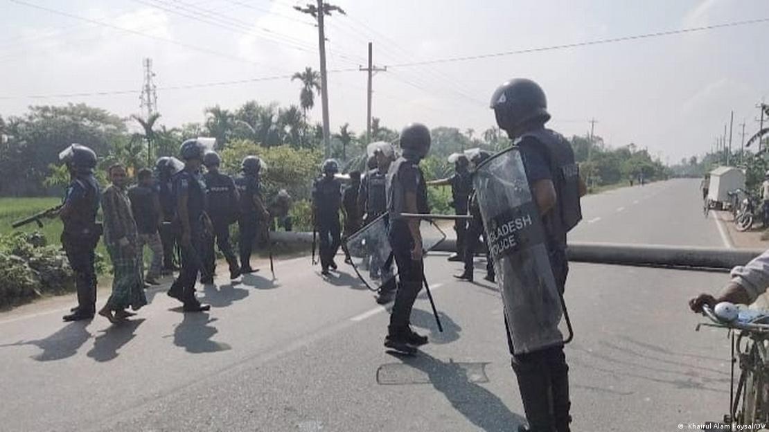 কিশোরগঞ্জের রাস্তায় নজরদারি পুলিশের