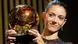 La centrocampista catalana Aitana Bonmatí muestra el Balón de Oro que ganó como mejor jugadora del mundo La centrocampista catalana Aitana Bonmatí muestra el Balón de Oro que ganó como mejor jugadora del mundo
