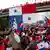 Foto de personas que protestan con la bandera de Panamá contra FQM.