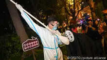 SHANGHAI, CHINA - OCTOBER 31, 2023 - Citizens and tourists dress up and take part in a Halloween parade in Shanghai, China, October 31, 2023.