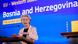 Ursula von der Leyen za govornicom, u pozadini piše Bosna i Hercegovina Ursula von der Leyen za govornicom, u pozadini piše Bosna i Hercegovina