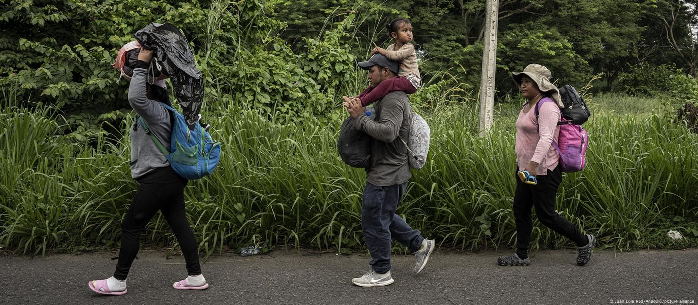 Guatemala retiene caravana migrante que sali de Honduras DW