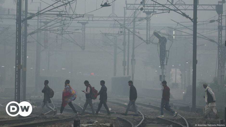 Toxic Smog Engulfs India's Capital - News Headlines