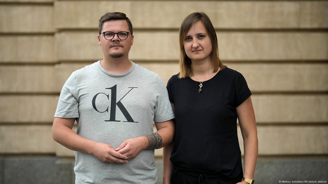 Max Teske und Laura Nickel schauen in die Kamera