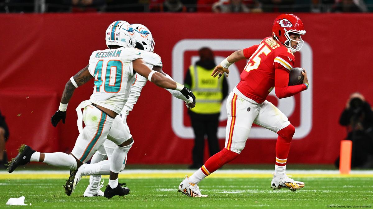 Chiefs Defeat Dolphins, 21-14, in the First-Ever NFL Game in Frankfurt,  Germany