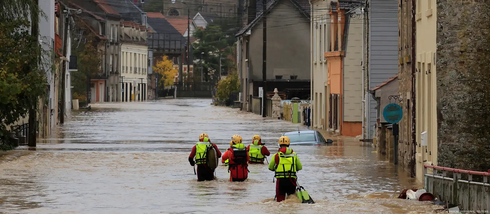 Наводнения на севере Франции: нарушена подача света и воды – DW – 11.11.2023