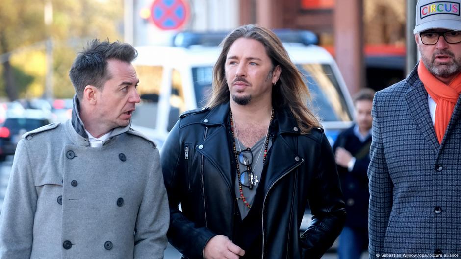 Singer Gil Ofarim admits he lied about antisemitic incident – DW – 11/28/2023