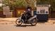 Burkina Faso Ouagadougou une femme passe en moto devant un poste de la police nationale (illustration) Burkina Faso Ouagadougou une femme passe en moto devant un poste de la police nationale (illustration)