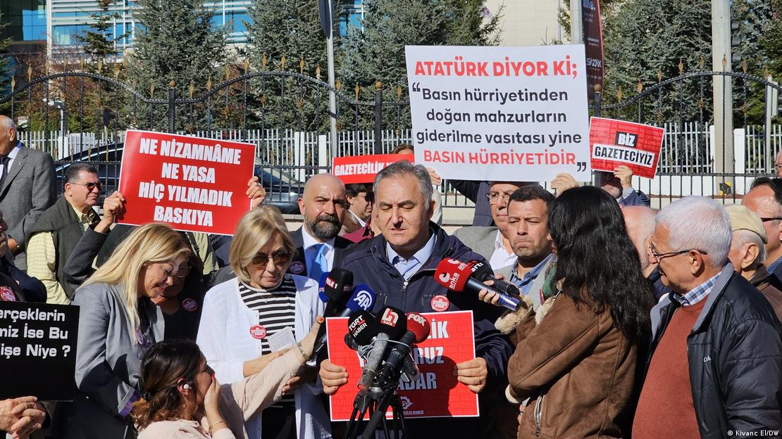 Διαδήλωση δημοσιογράφων εναντίον του νέου νόμου περί λογοκρισίας στην Τουρκία 