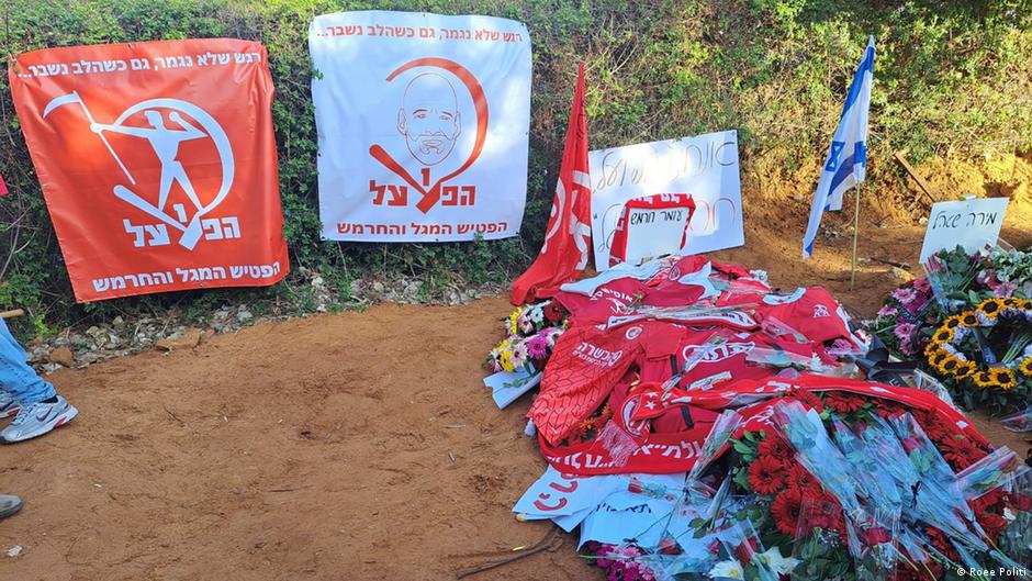 Israel: Hapoel Tel Aviv supporters mourn fan's death – DW – 11/09/2023 - Vimarsana News
