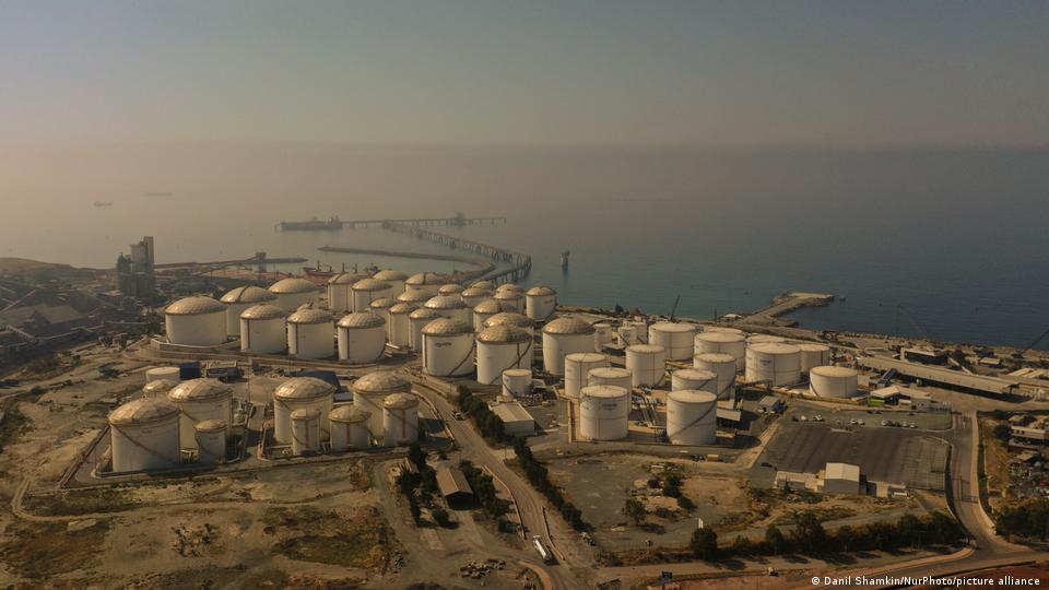 یورپی یونین کے رکن ملک قبرص میں مائع قدرتی گیس کے ایک ٹرمینل کی فضا سے لی گئی تصویر یورپی یونین کے رکن ملک قبرص میں مائع قدرتی گیس کے ایک ٹرمینل کی فضا سے لی گئی تصویر